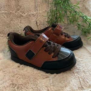 Carters Boys Size 11 (Toddler) Shoes